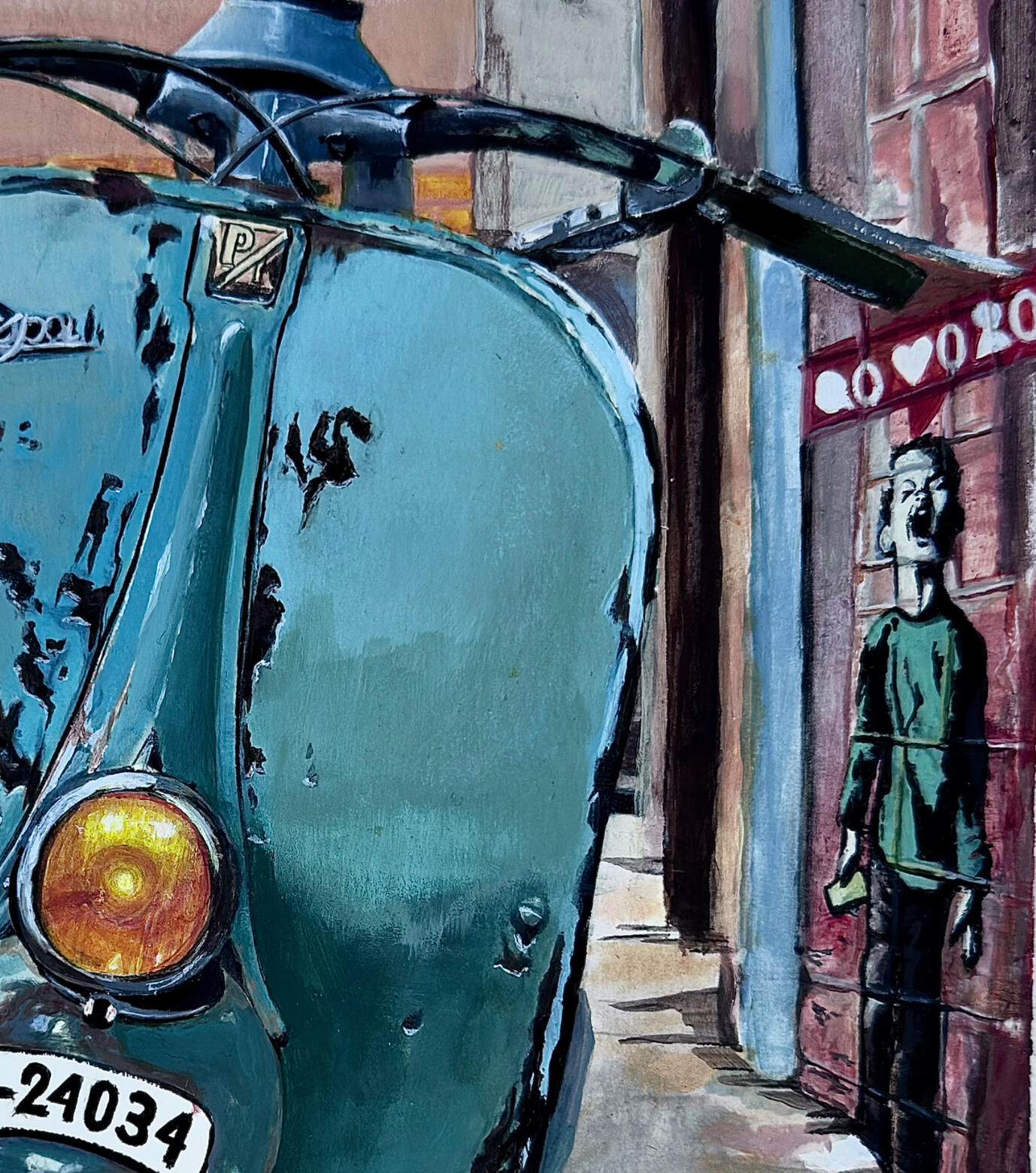 Pintura original de una clásica motocicleta Vespa Faro Basso de los años 50 con pátina turquesa. Arte motociclista mostrando el desgaste estético, el icónico faro en el guardabarros y una matrícula vintage en una callejuela clásica.